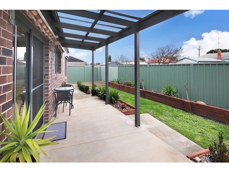 2/19 Westcliffe Crescent, Sebastopol VIC 3356