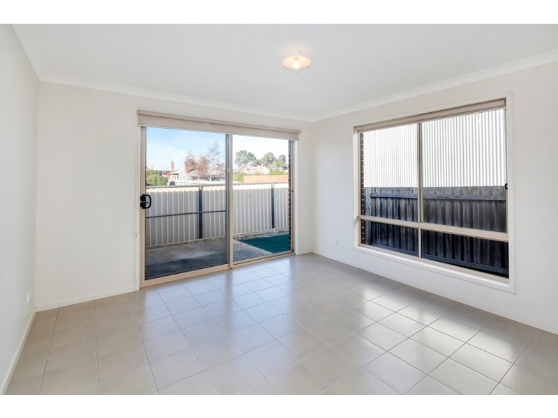 2/113 Spencer Street, Sebastopol VIC 3356