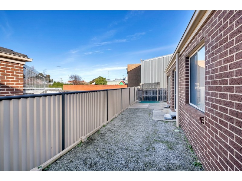 2/113 Spencer Street, Sebastopol VIC 3356