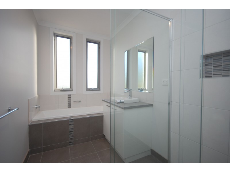 1 Holmsgarth Court, Brown Hill VIC 3350