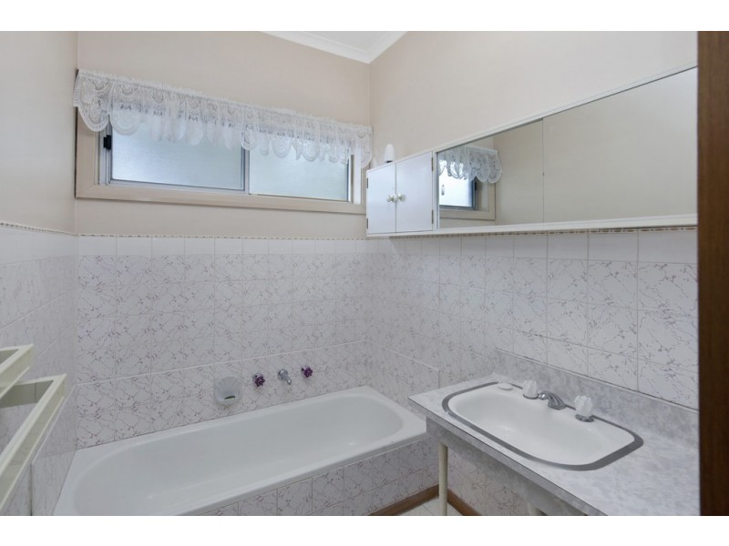 17 McKee Street, Golden Point VIC 3350