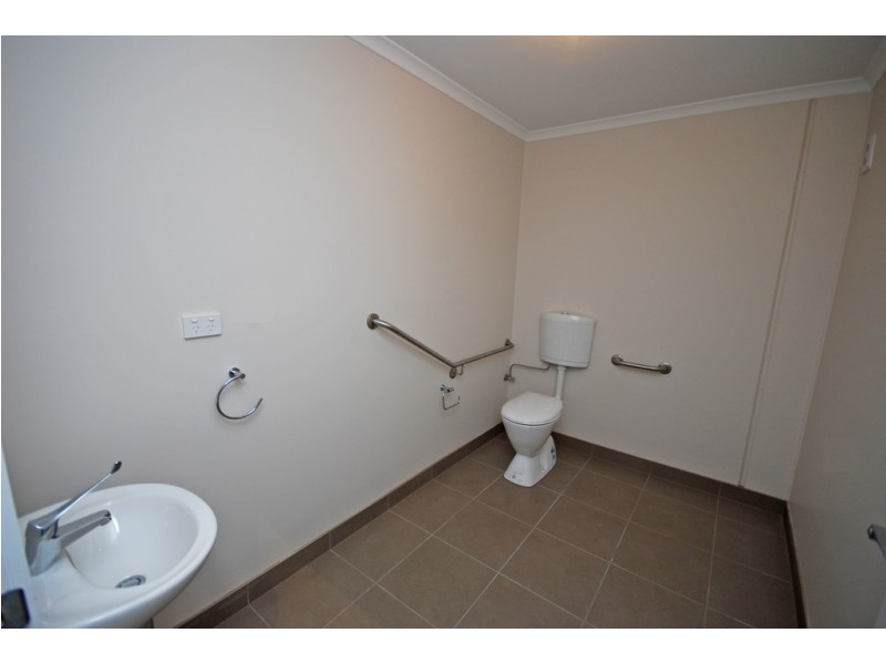 4/33 Laidlaw Drive, Delacombe VIC 3356
