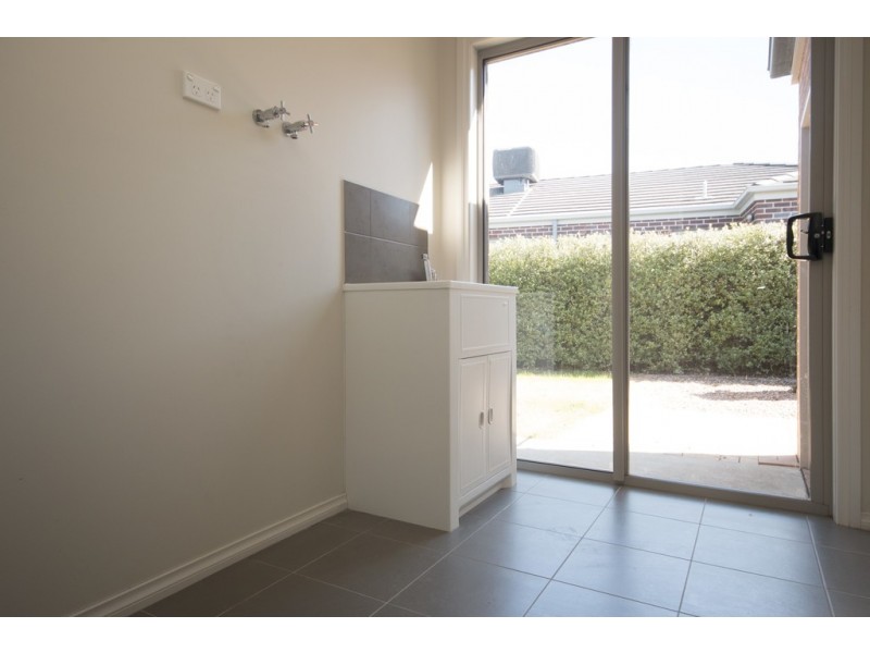 8 Brahman Drive, Delacombe VIC 3356