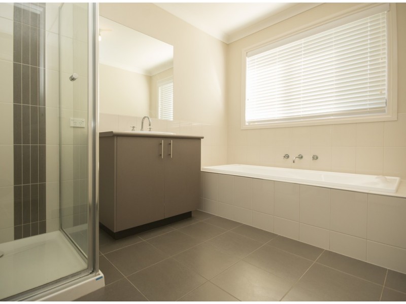 8 Brahman Drive, Delacombe VIC 3356