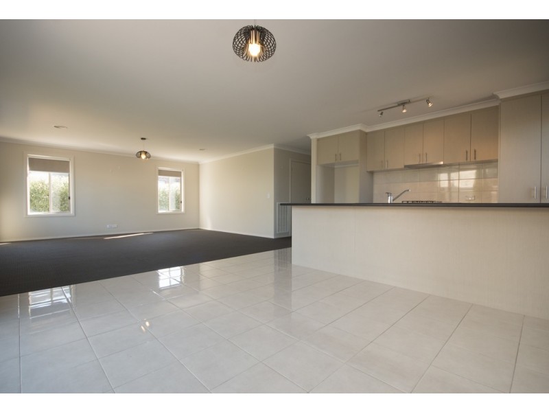 8 Brahman Drive, Delacombe VIC 3356