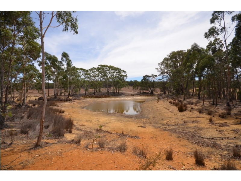 “Rowan” Back Raglan Road, Beaufort VIC 3373