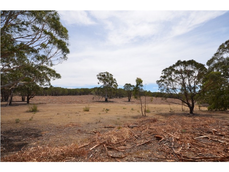 “Rowan” Back Raglan Road, Beaufort VIC 3373