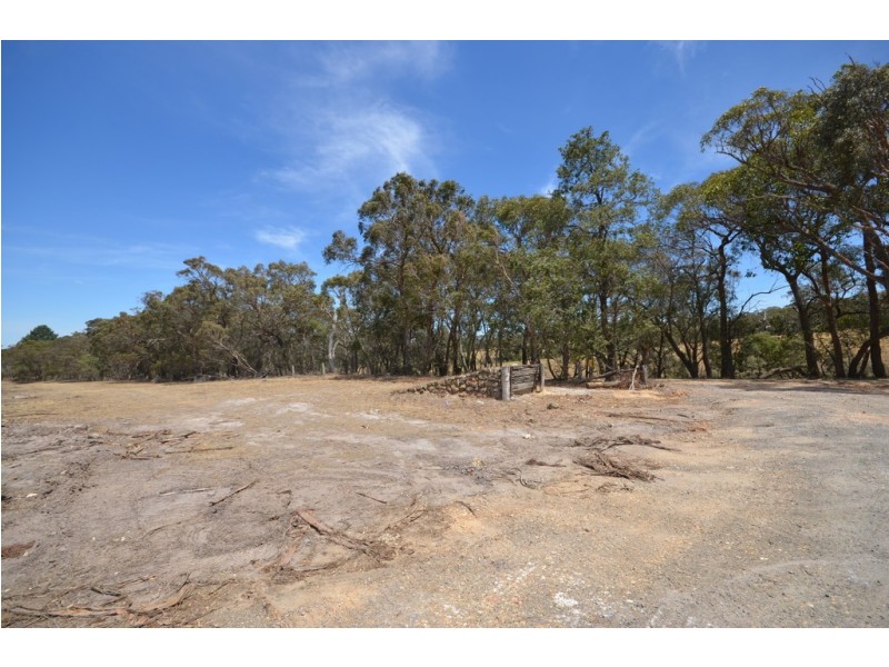 “Rowan” Back Raglan Road, Beaufort VIC 3373