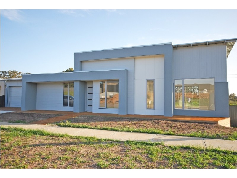 1 Holmsgarth Court, Brown Hill VIC 3350