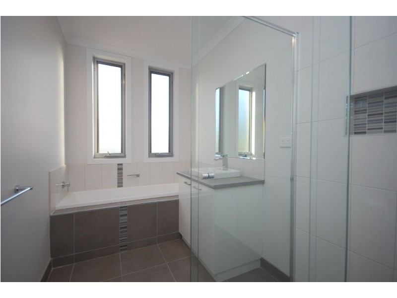 1 Holmsgarth Court, Brown Hill VIC 3350