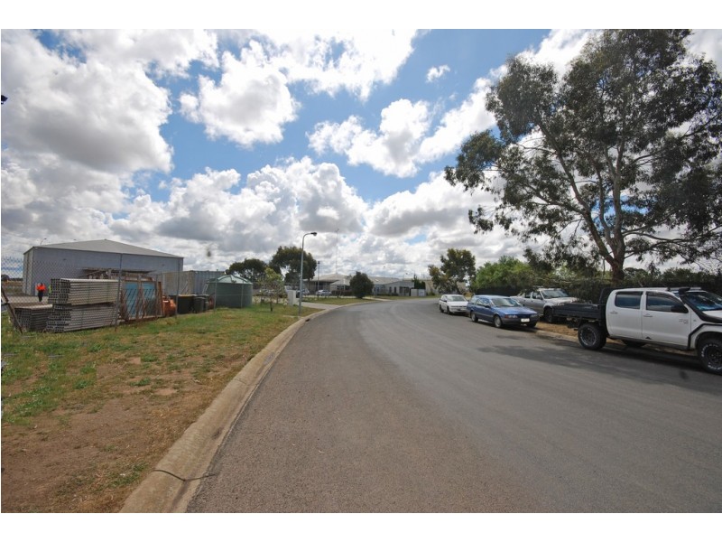 14 Neerim Crescent, Mitchell Park VIC 3355