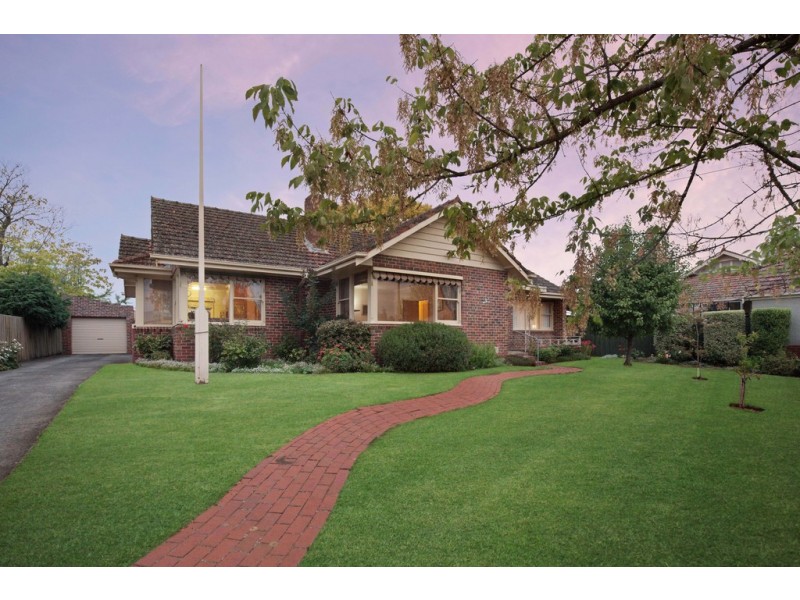 6 Service Street, Lake Wendouree VIC 3350