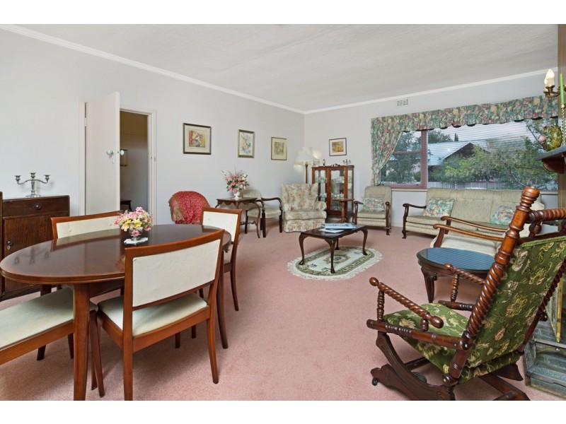 6 Service Street, Lake Wendouree VIC 3350