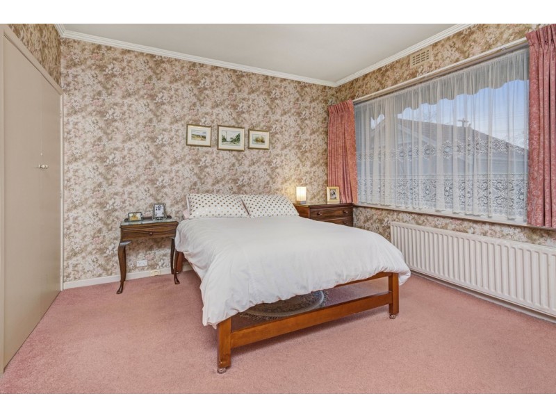 6 Service Street, Lake Wendouree VIC 3350