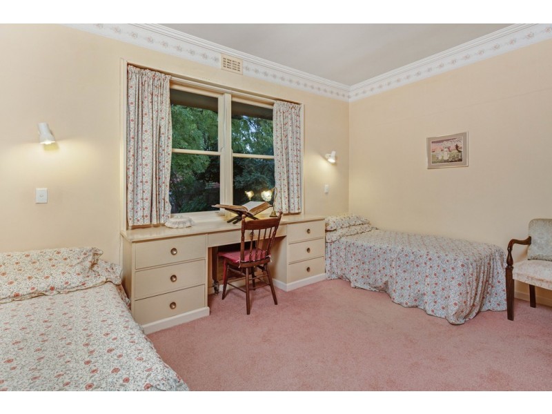 6 Service Street, Lake Wendouree VIC 3350