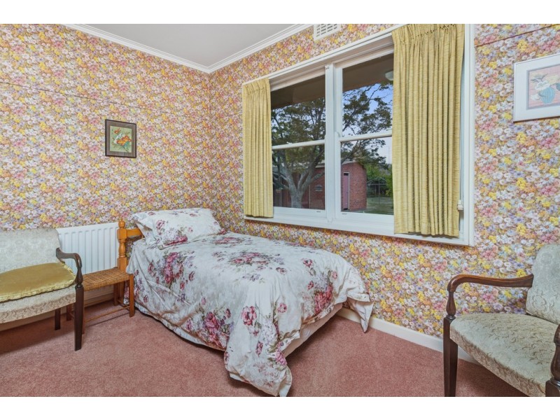 6 Service Street, Lake Wendouree VIC 3350