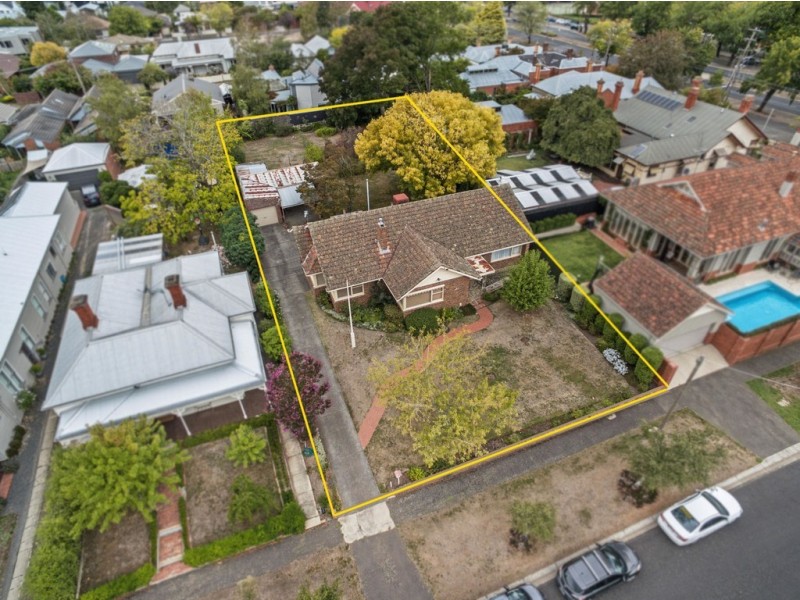 6 Service Street, Lake Wendouree VIC 3350