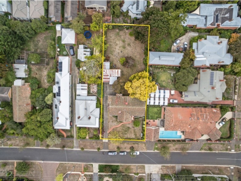 6 Service Street, Lake Wendouree VIC 3350