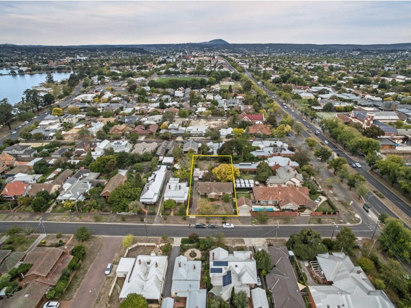 6 Service Street, Lake Wendouree VIC 3350