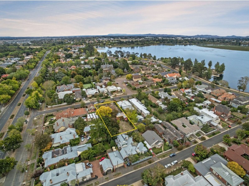 6 Service Street, Lake Wendouree VIC 3350