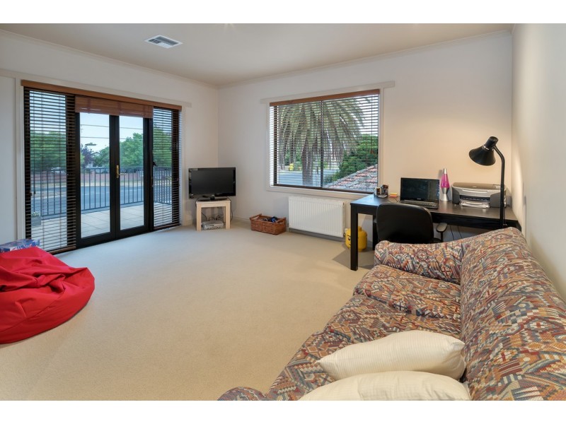 122b Burnbank Street, Lake Wendouree VIC 3350