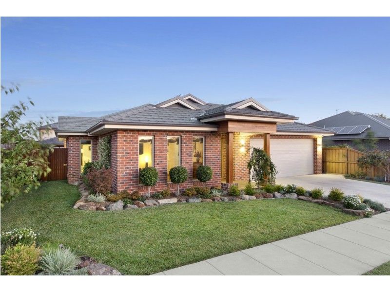 13 Bellington Drive, Alfredton VIC 3350