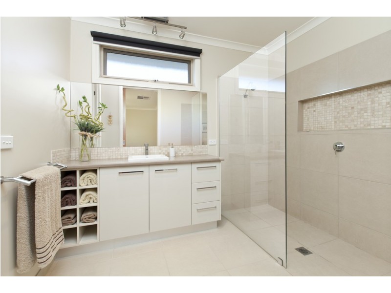 13 Bellington Drive, Alfredton VIC 3350