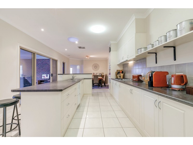 4 Curtin Court, Delacombe VIC 3356