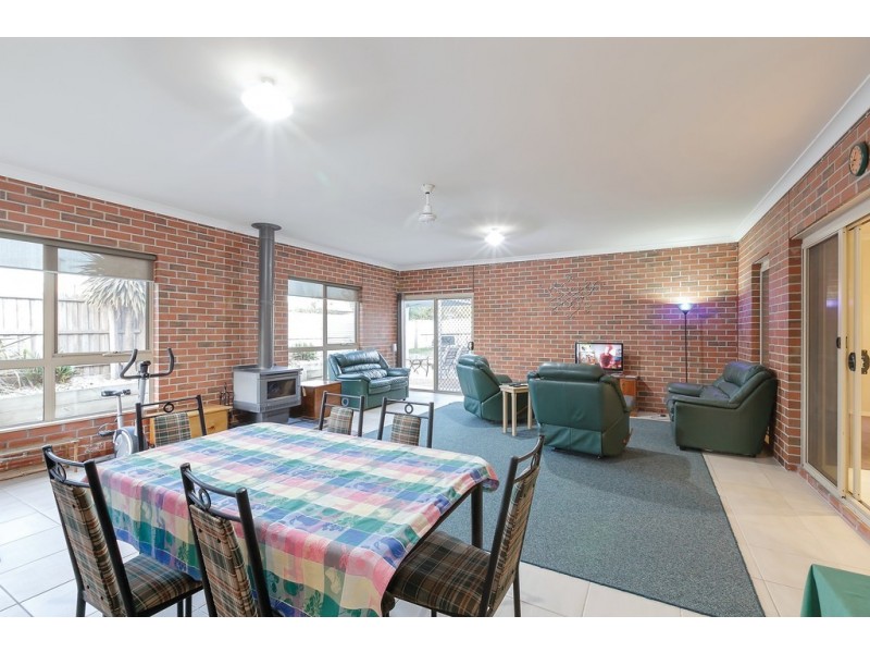 4 Curtin Court, Delacombe VIC 3356
