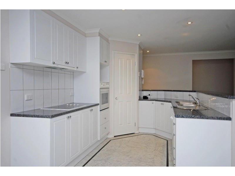 53 St Michaels Place, Lake Gardens VIC 3355