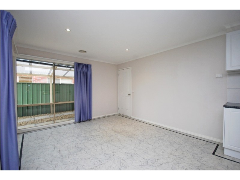 53 St Michaels Place, Lake Gardens VIC 3355