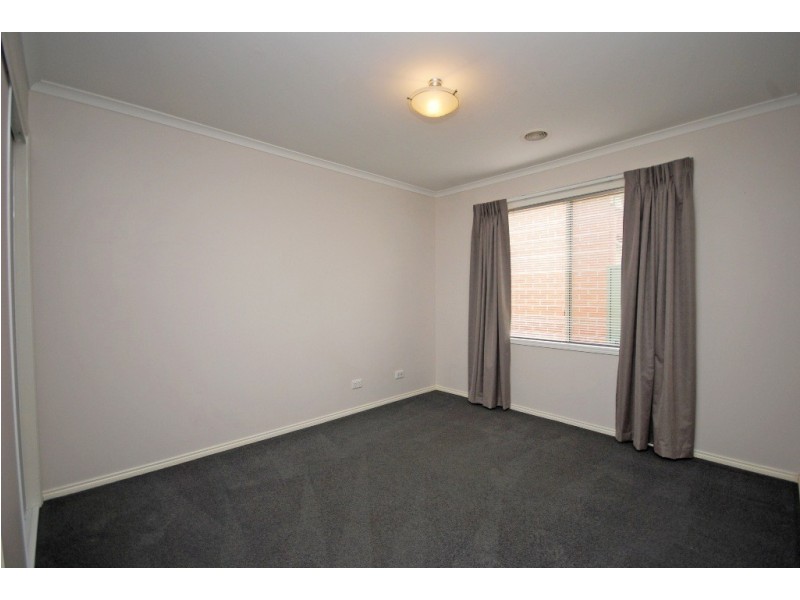 53 St Michaels Place, Lake Gardens VIC 3355