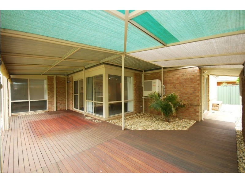 53 St Michaels Place, Lake Gardens VIC 3355