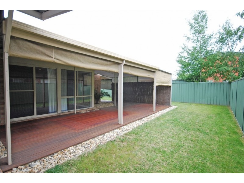 53 St Michaels Place, Lake Gardens VIC 3355