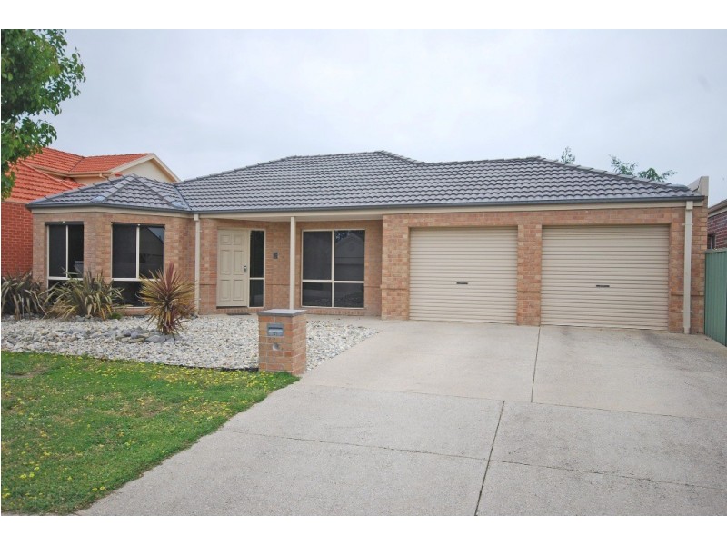 53 St Michaels Place, Lake Gardens VIC 3355