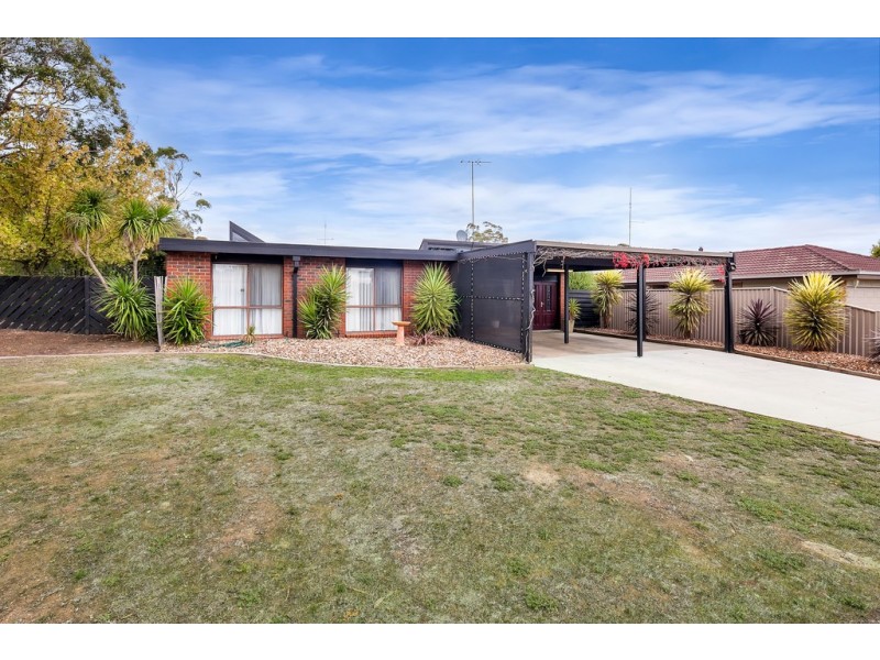 1 Charles Drive, Cardigan Village VIC 3352