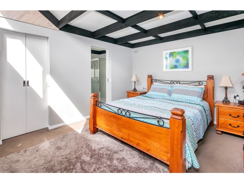 1 Charles Drive, Cardigan Village VIC 3352