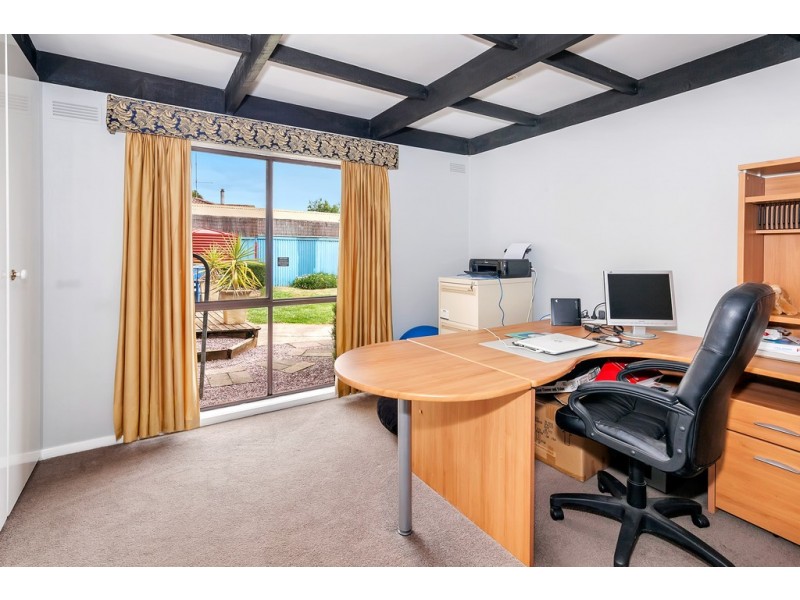 1 Charles Drive, Cardigan Village VIC 3352