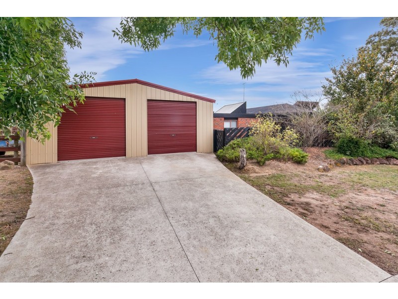 1 Charles Drive, Cardigan Village VIC 3352