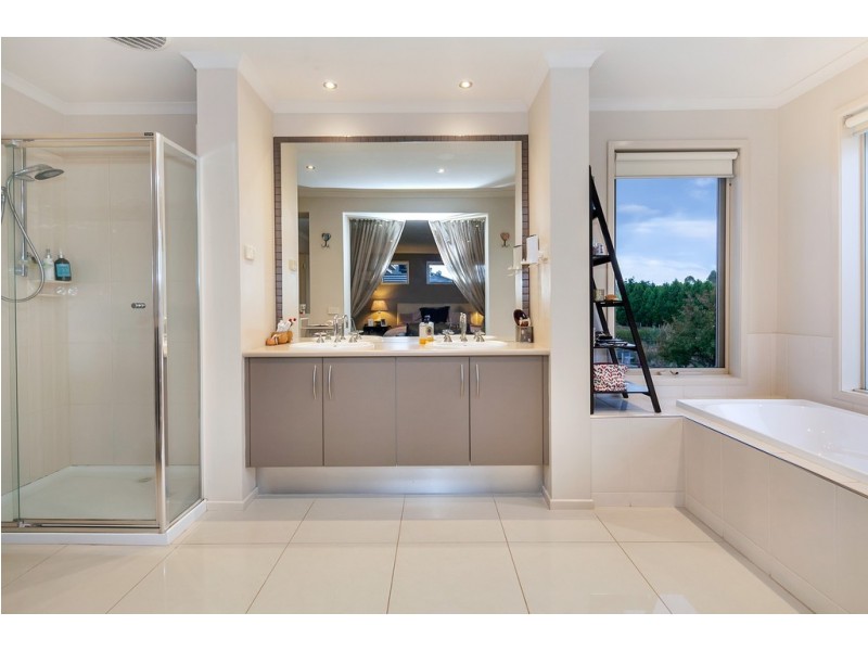 4 Carnaby Way, Canadian VIC 3350