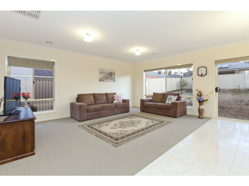 12 Hammill Close, Canadian VIC 3350