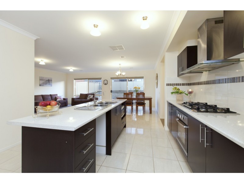 12 Hammill Close, Canadian VIC 3350