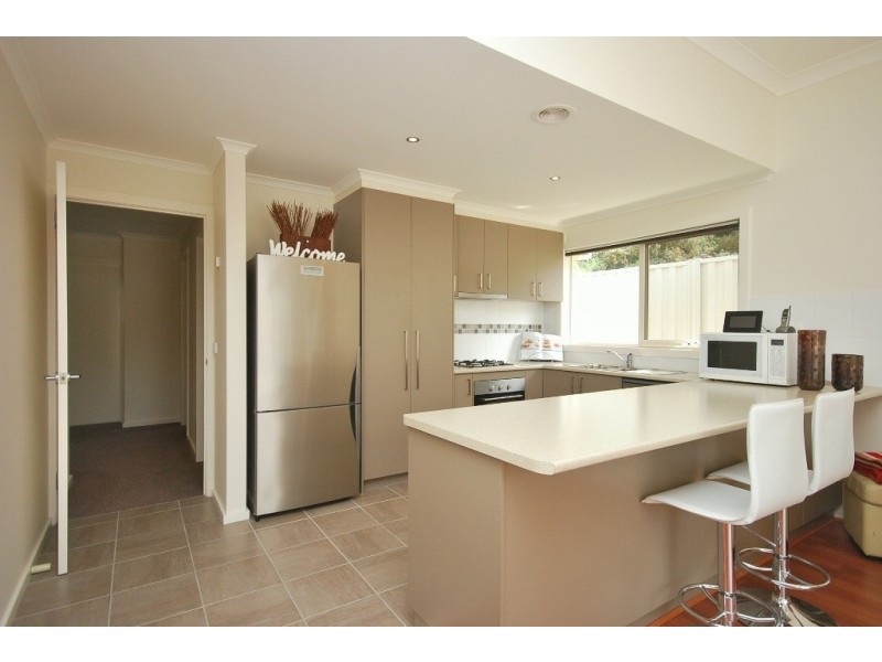 4/710 Geelong Road, Canadian VIC 3350