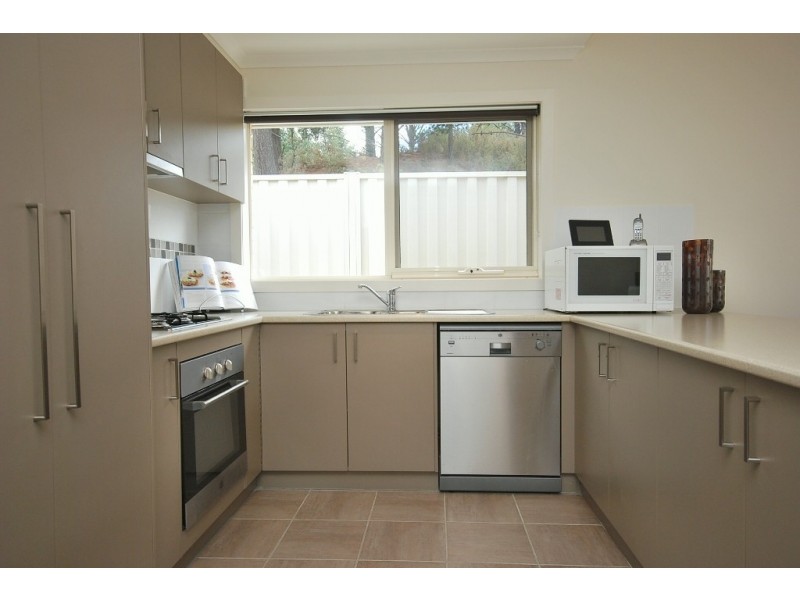 4/710 Geelong Road, Canadian VIC 3350