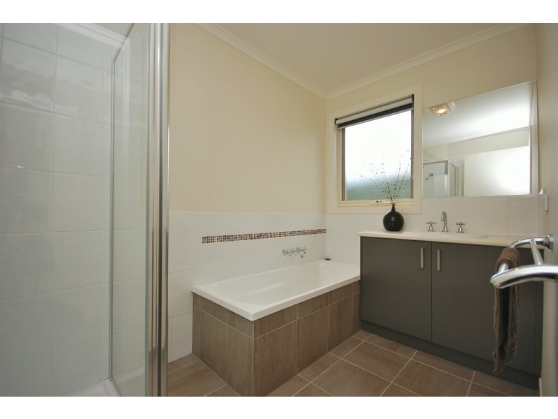 4/710 Geelong Road, Canadian VIC 3350