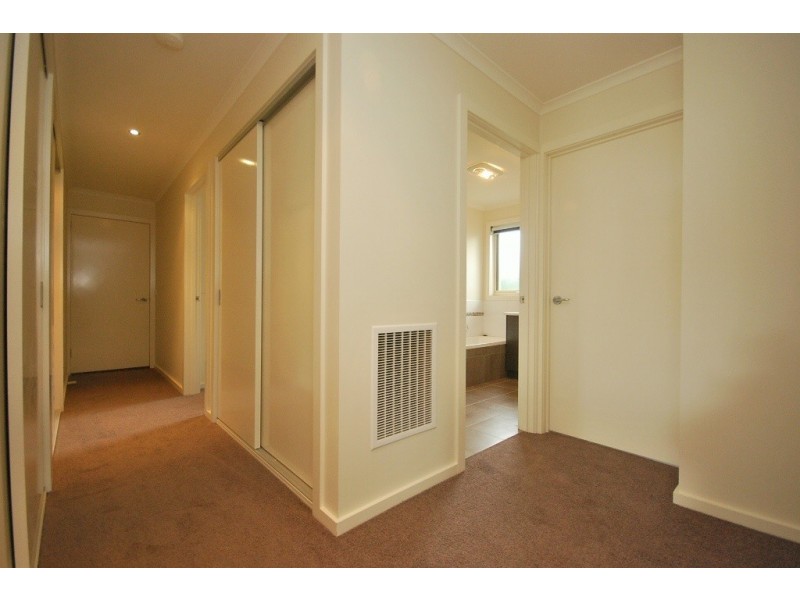 4/710 Geelong Road, Canadian VIC 3350