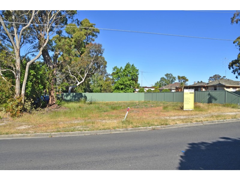 23 Regency Drive, Mount Clear VIC 3350