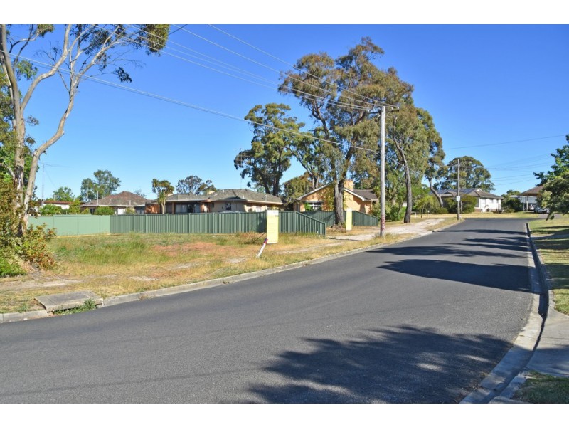 23 Regency Drive, Mount Clear VIC 3350