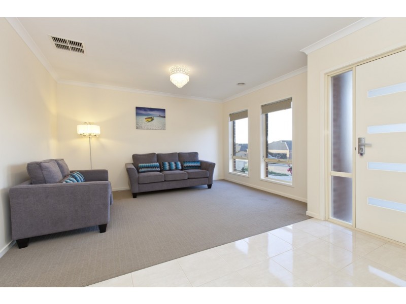 12 Hammill Close, Canadian VIC 3350