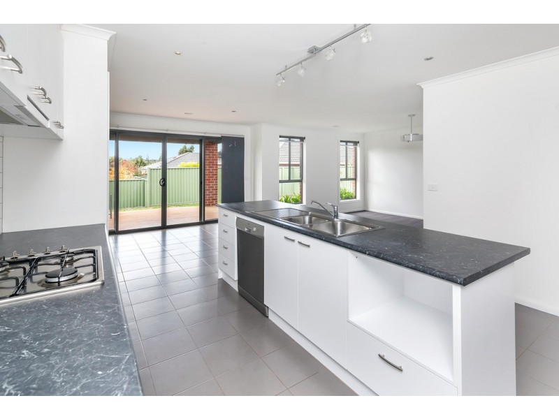 16 Waterside Close, Miners Rest VIC 3352